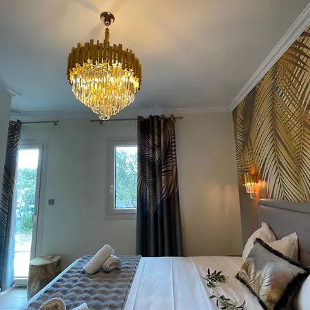 Casa Teresi Thassos بيت خشبي *