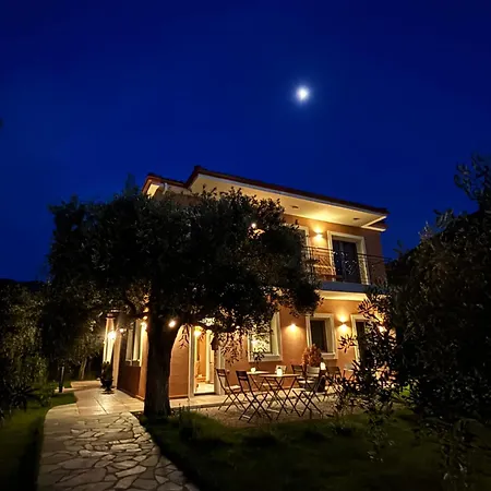 Casa Teresi Thassos بيت خشبي